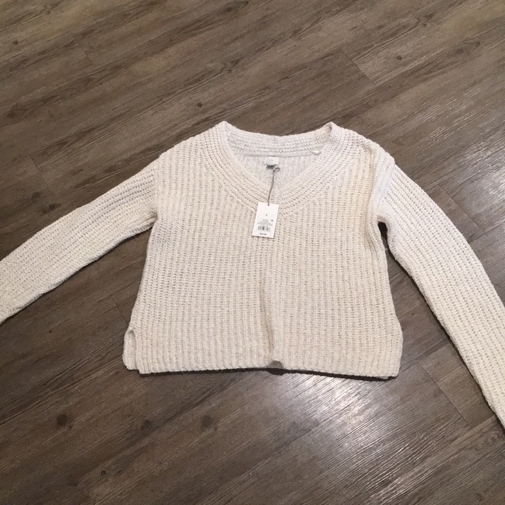 NWT cream v-neck pullover sweater - Picture 2 of 6